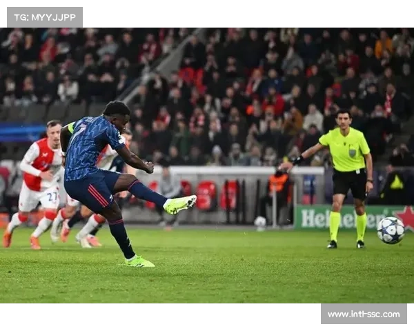 阿森纳3-0完胜布拉格斯拉维亚，客串中锋梅里诺双响当选最佳